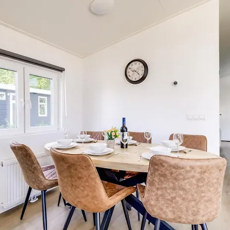 Vakantiehuis Lessenaar 23 | 6 Persoons In *