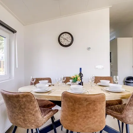 Vakantiehuis Lessenaar 23 | 6 Persoons In *