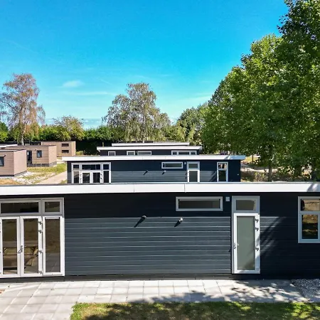 Lessenaar 23 | 6 Persoons In *